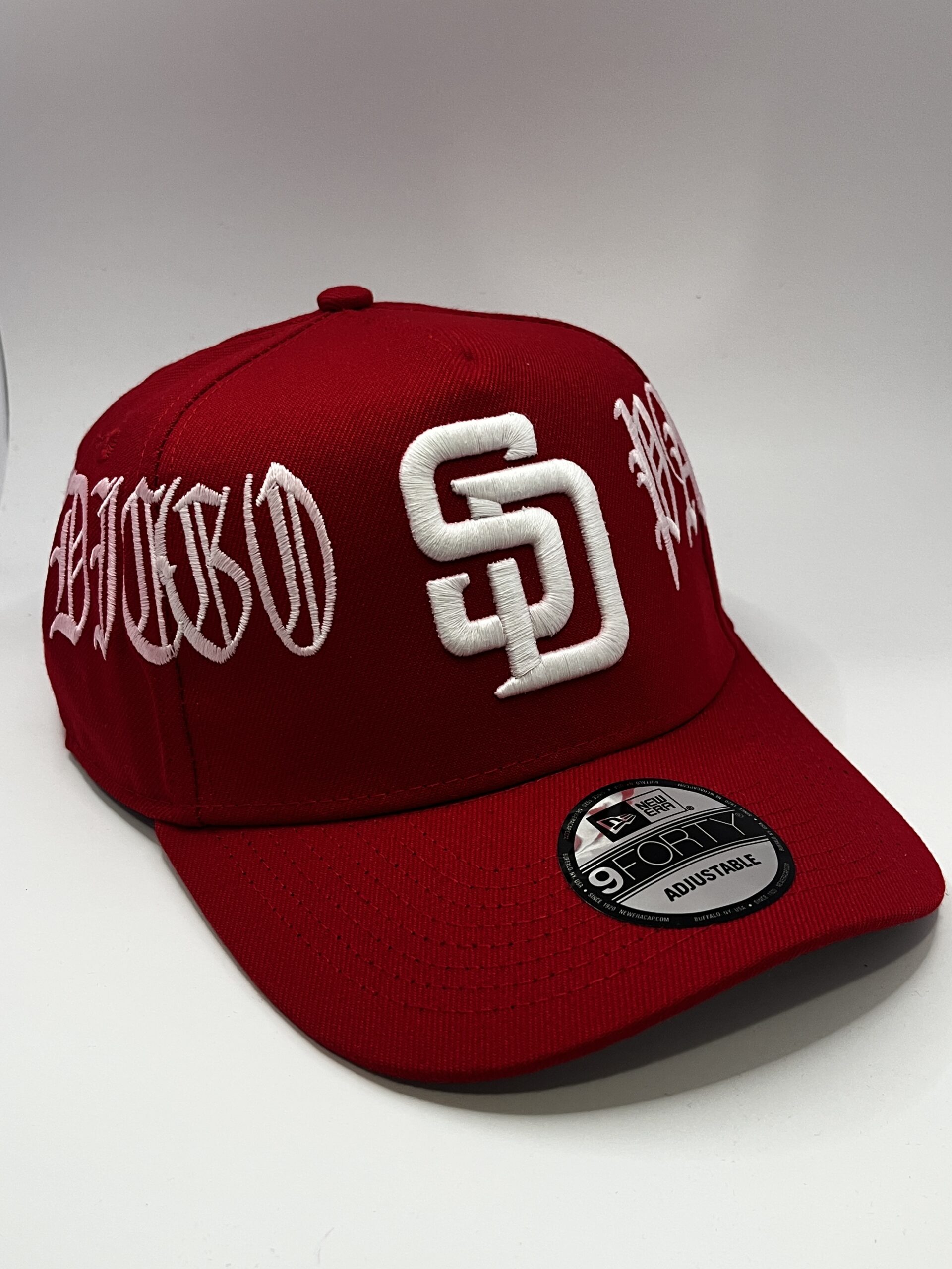 Gorra New Era 9FORTY San Diego Padres Roja Script Glow Ajustable
