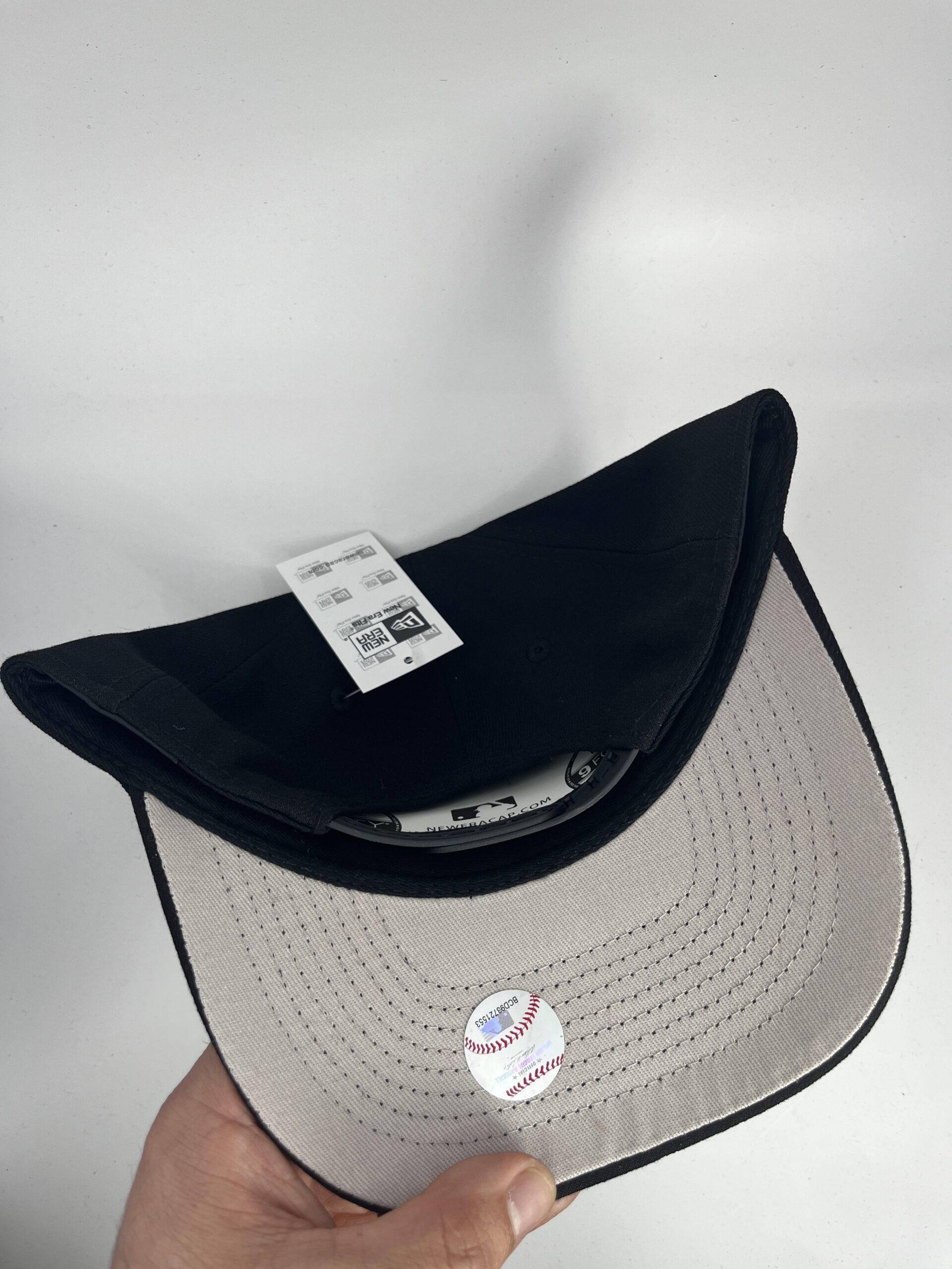 Gorra New Era 9FORTY Los Angeles Dodgers Burdeos Postseason 2025 Ajustable - Image 6