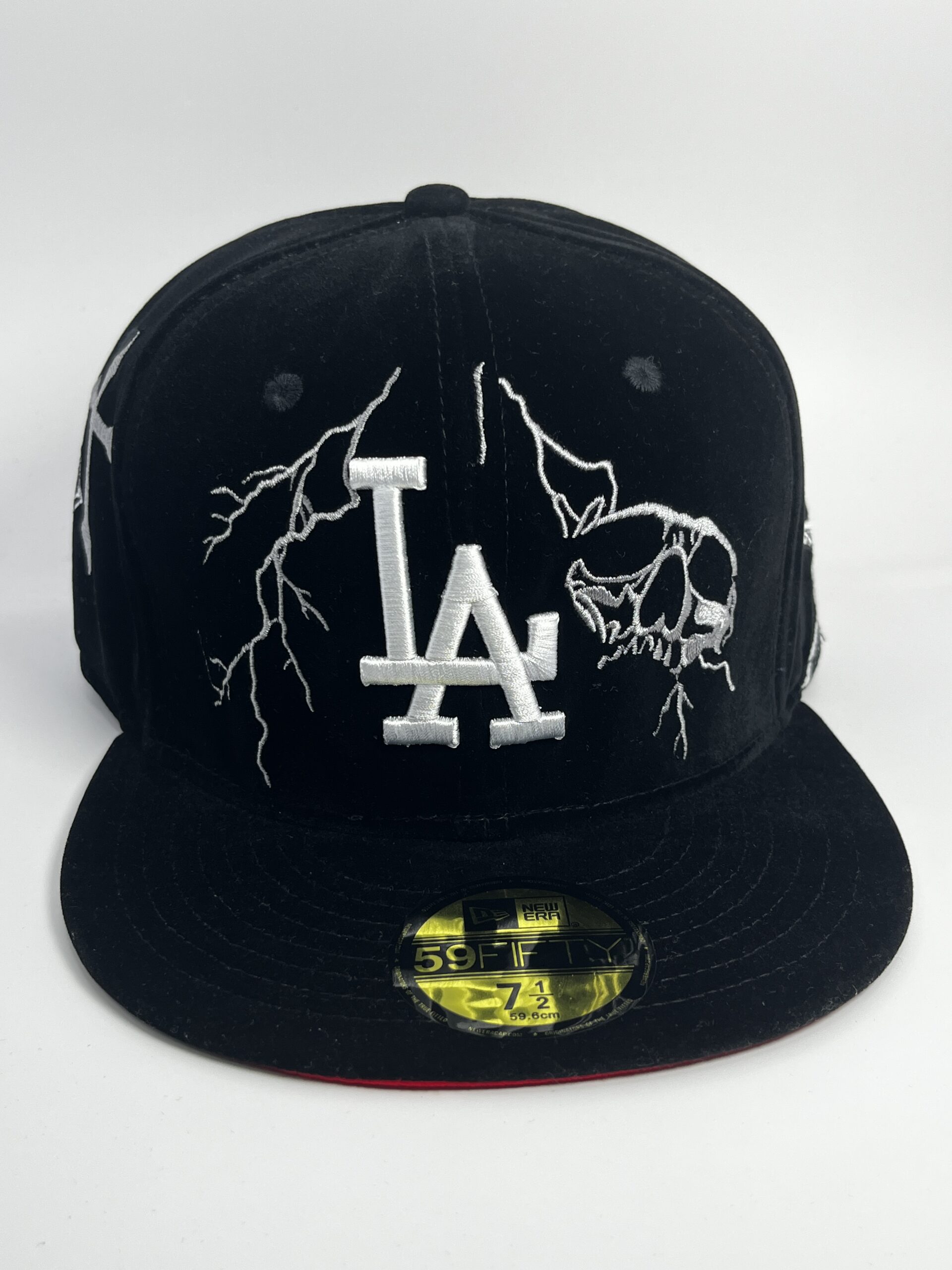 Gorra New Era 59FIFTY Los Angeles Dodgers Negra Terciopelo Rayos Talla 7 1/2 - Image 4