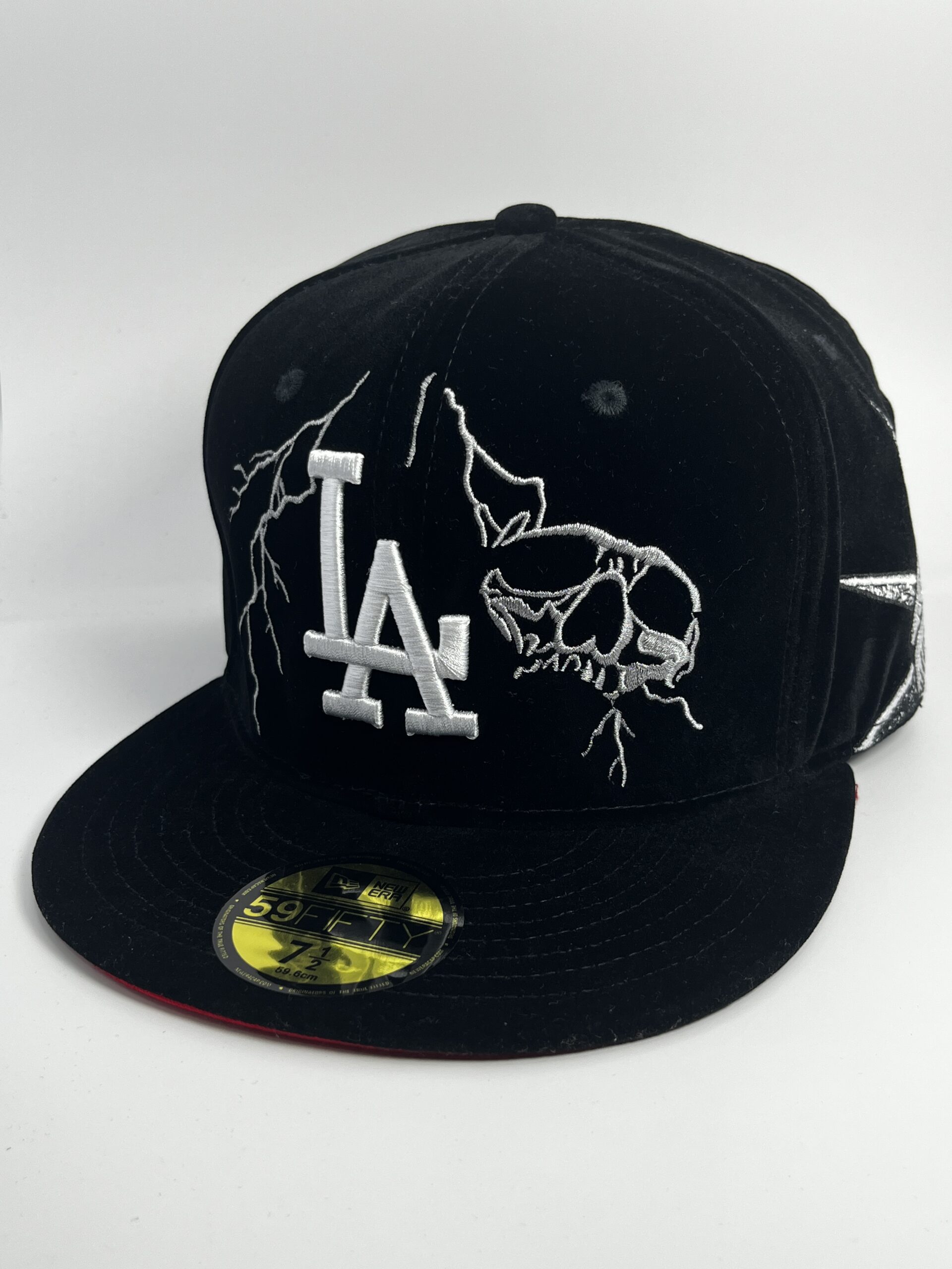 Gorra New Era 59FIFTY Los Angeles Dodgers Negra Terciopelo Rayos Talla 7 1/2 - Image 5