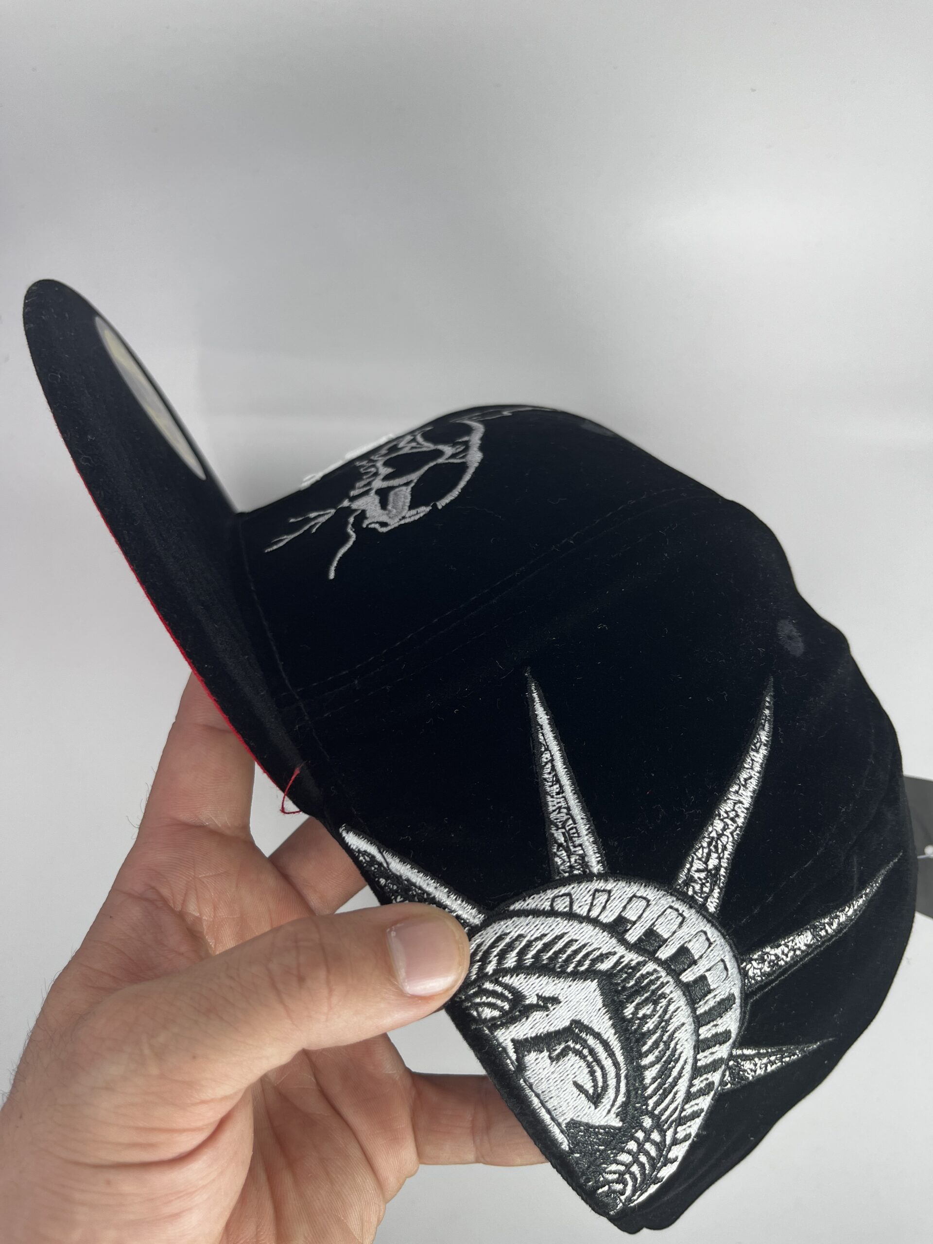 Gorra New Era 59FIFTY Los Angeles Dodgers Negra Terciopelo Rayos Talla 7 1/2 - Image 7