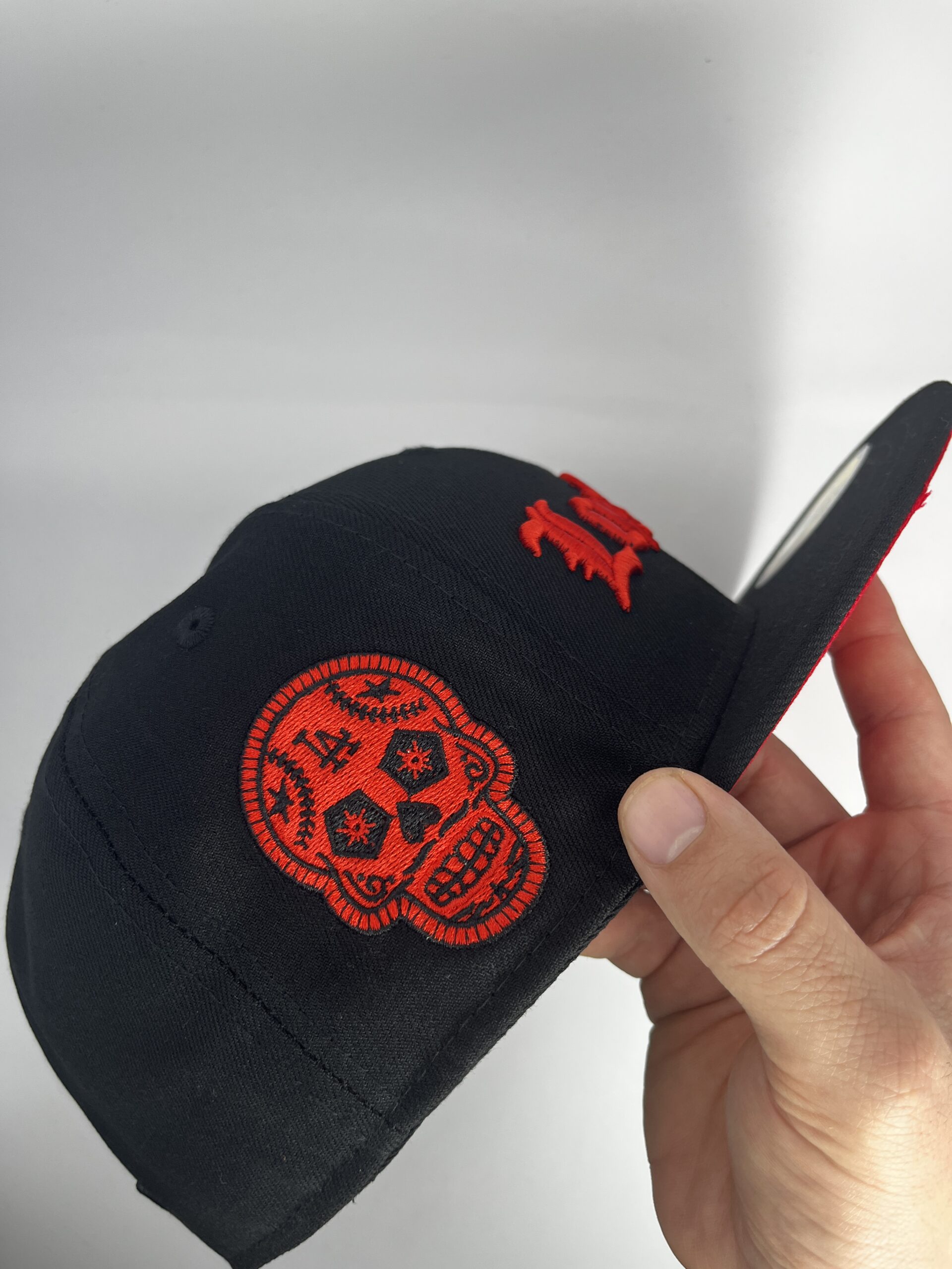 Gorra New Era 59FIFTY Los Angeles Dodgers Negra Roja Calavera Talla 7 1/2 - Image 4