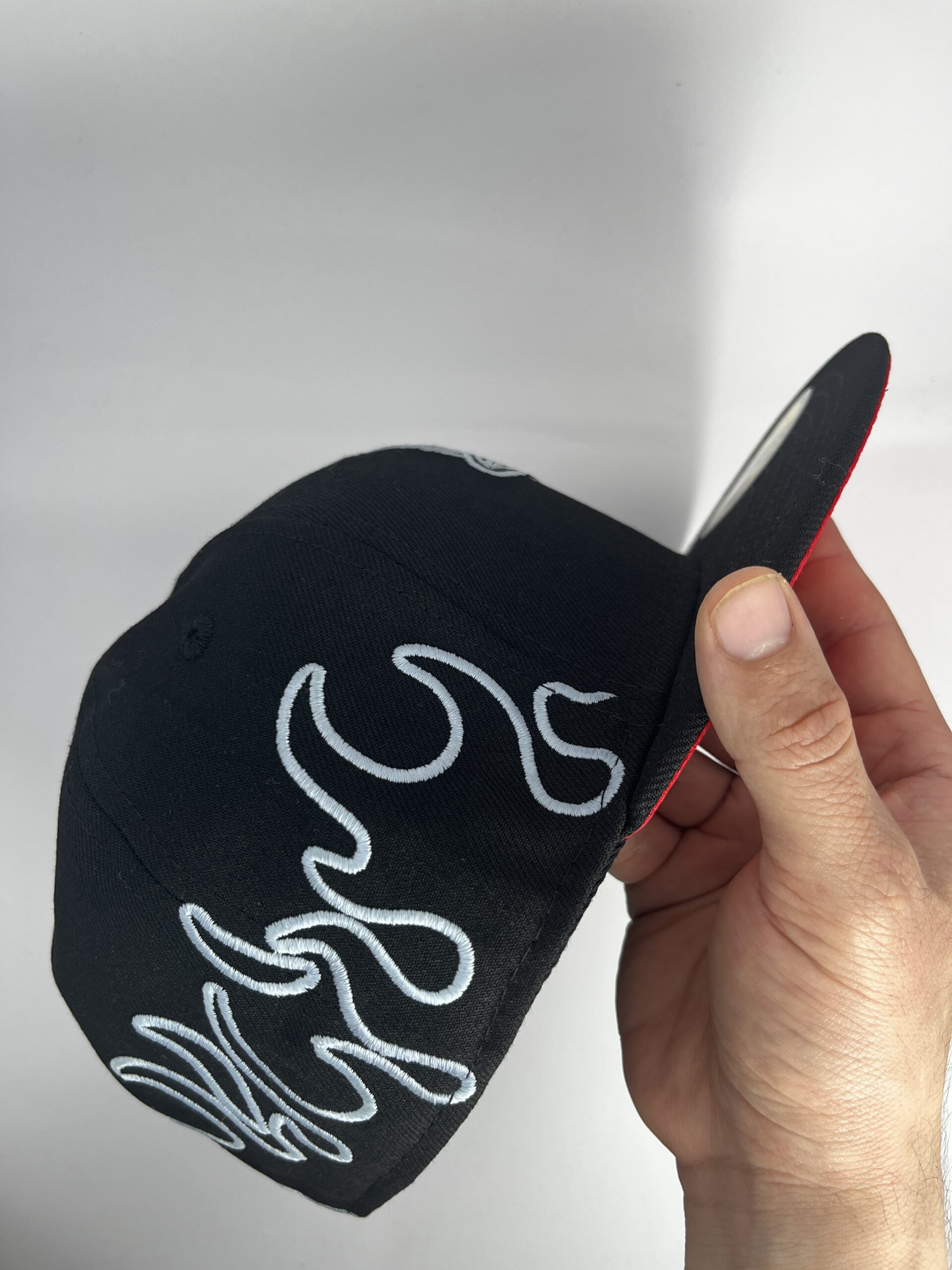 New Era 59FIFTY Toronto Blue Jays Negra Blanca Glow Llamas Talla 7 1/4 - Image 4