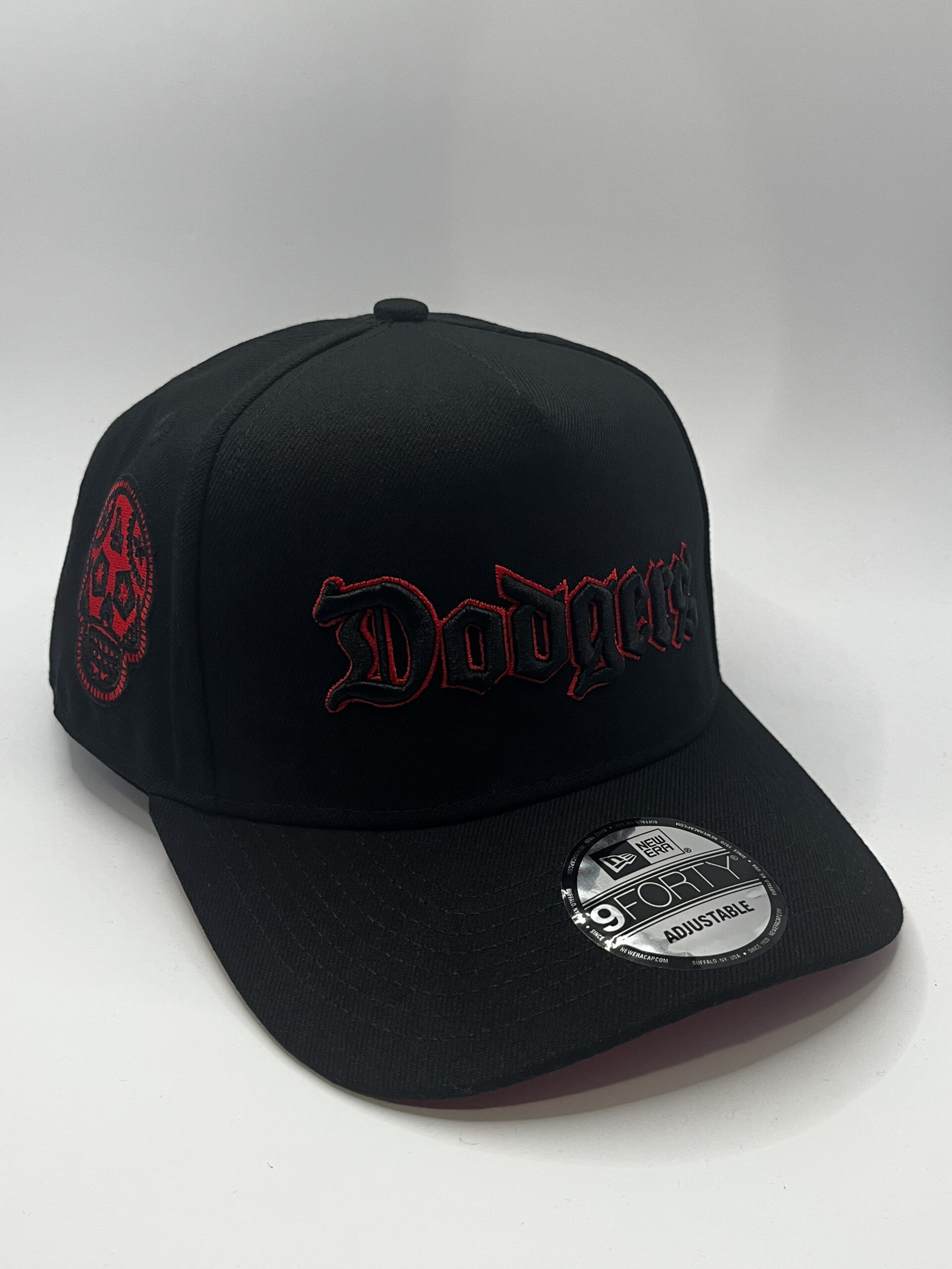 Gorra New Era 9FORTY Los Angeles Dodgers Negra Calavera Roja