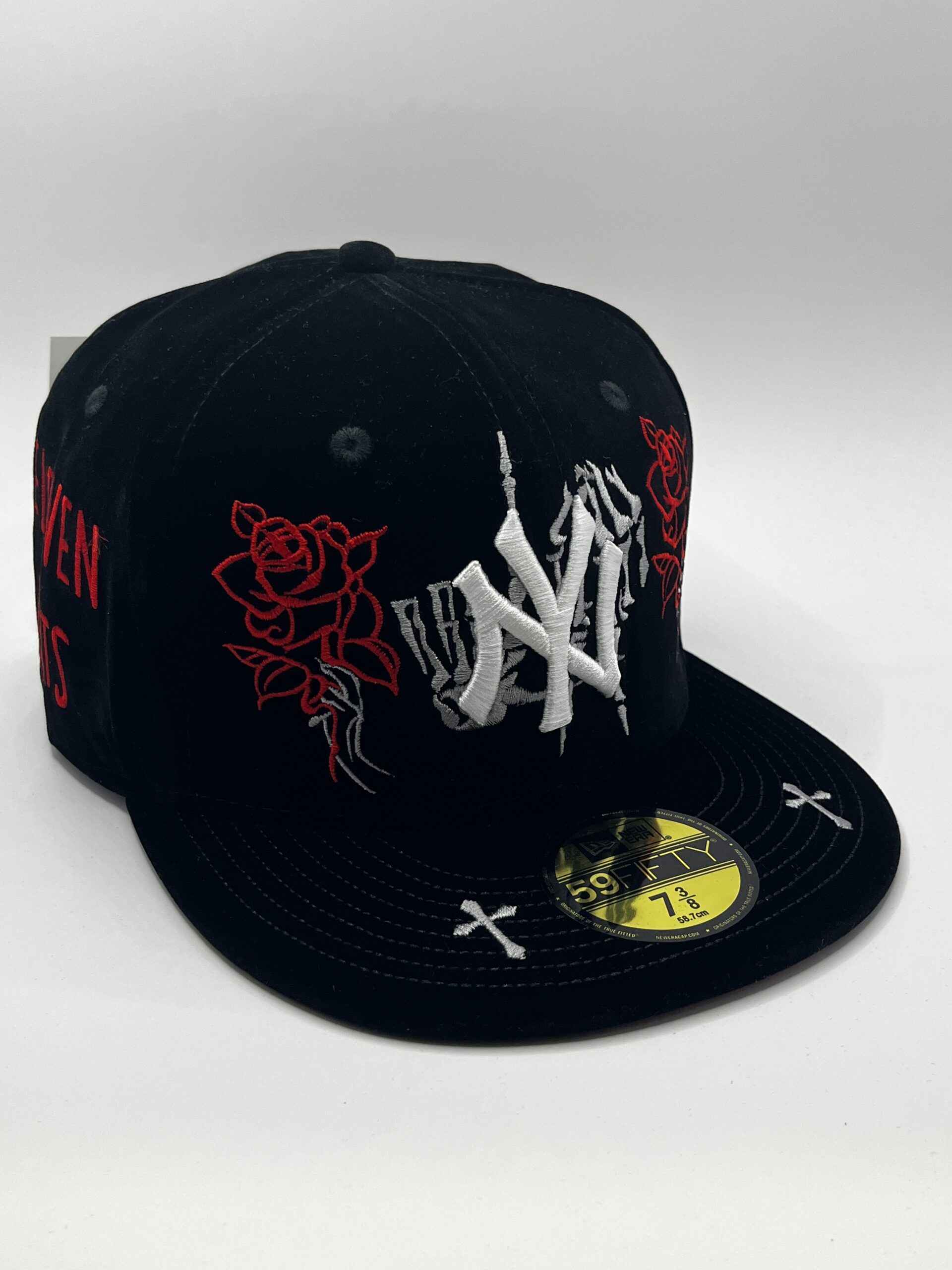 New Era 59FIFTY New York Yankees Terciopelo Negro Rosas Eleven Hats Talla 7 3/8
