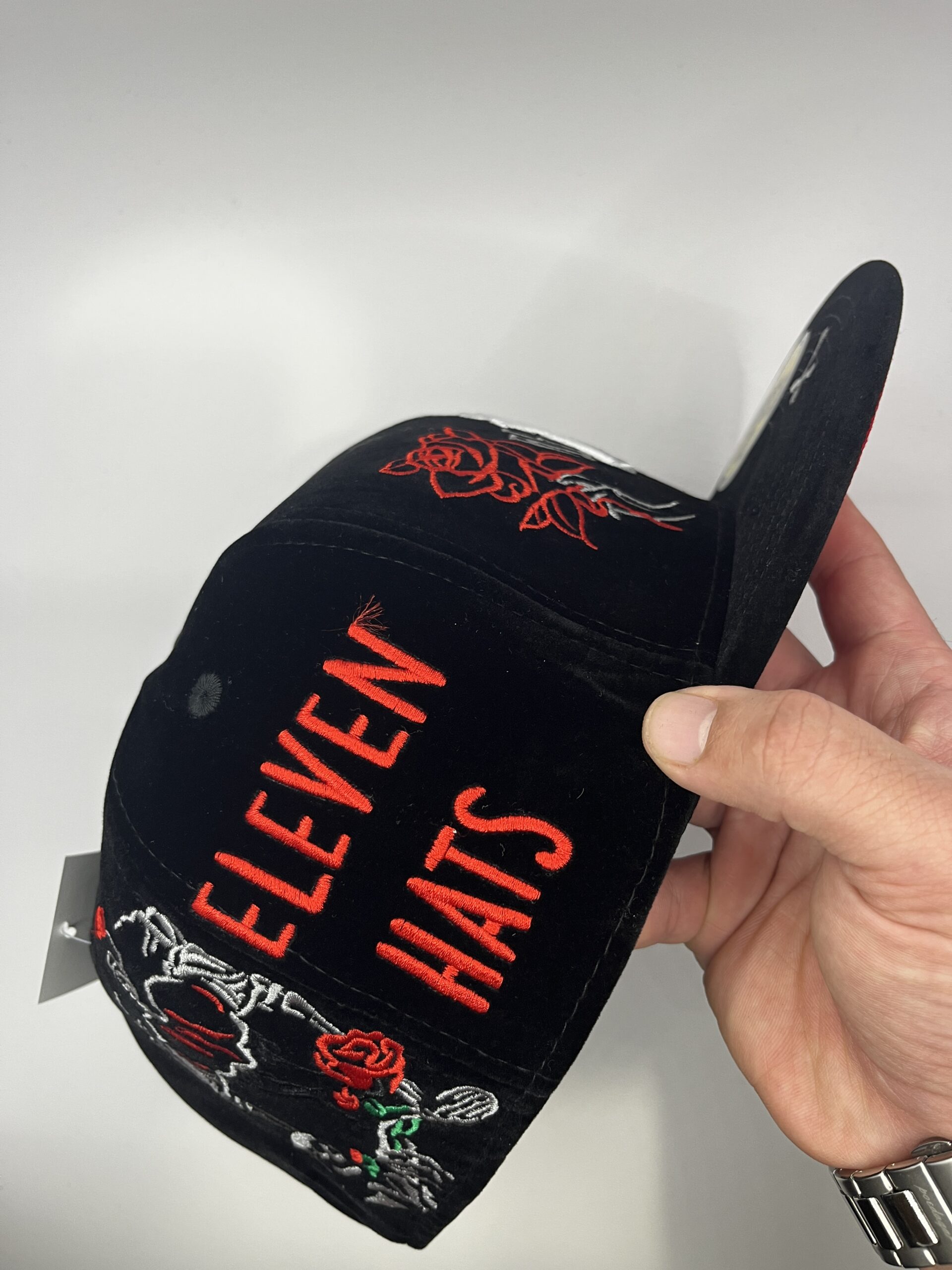 New Era 59FIFTY New York Yankees Terciopelo Negro Rosas Eleven Hats Talla 7 3/8 - Image 6