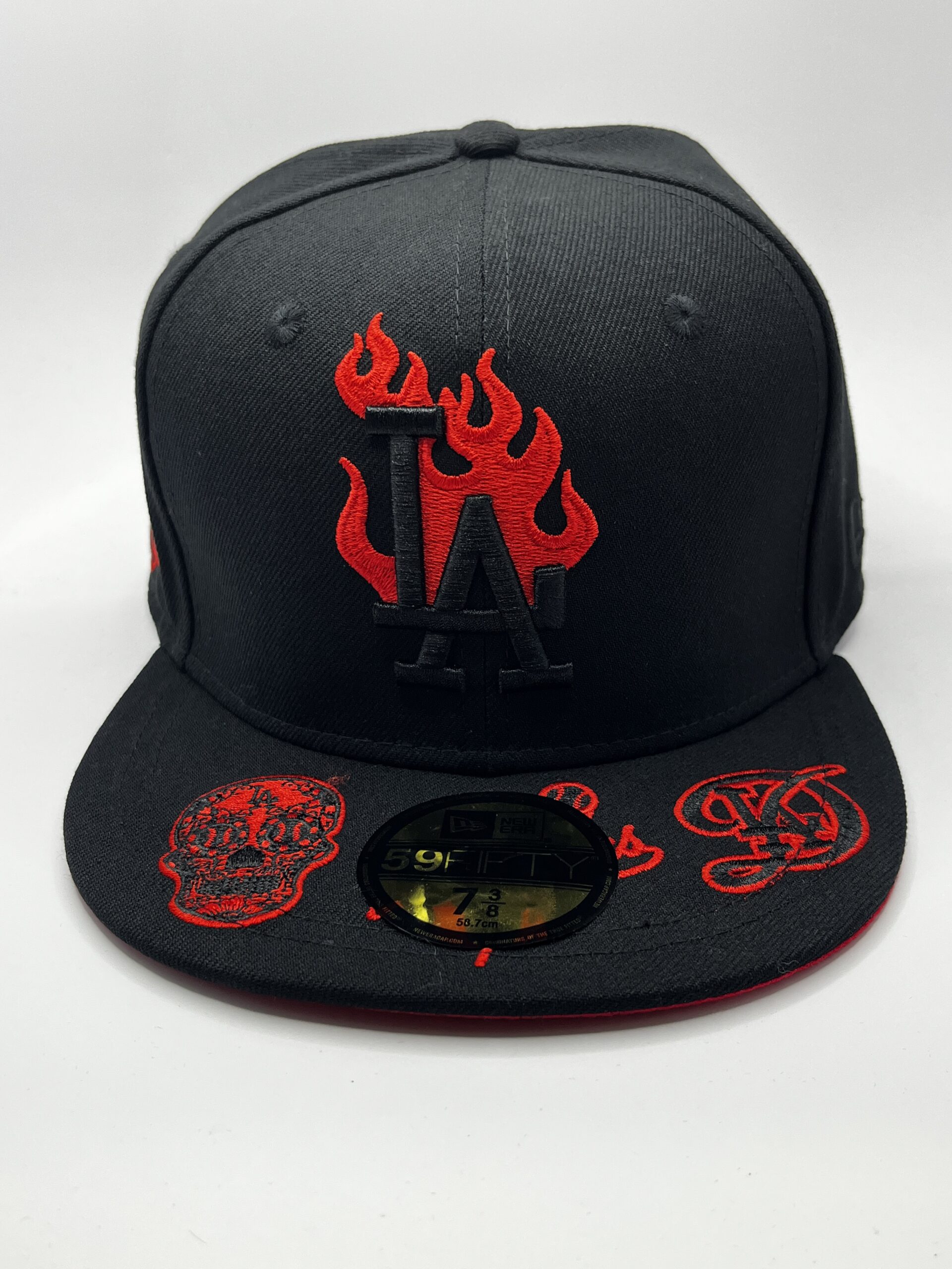 New Era 59FIFTY Los Angeles Dodgers Champions 2024 Llamas Negra Roja Talla 7 3/8 - Image 2
