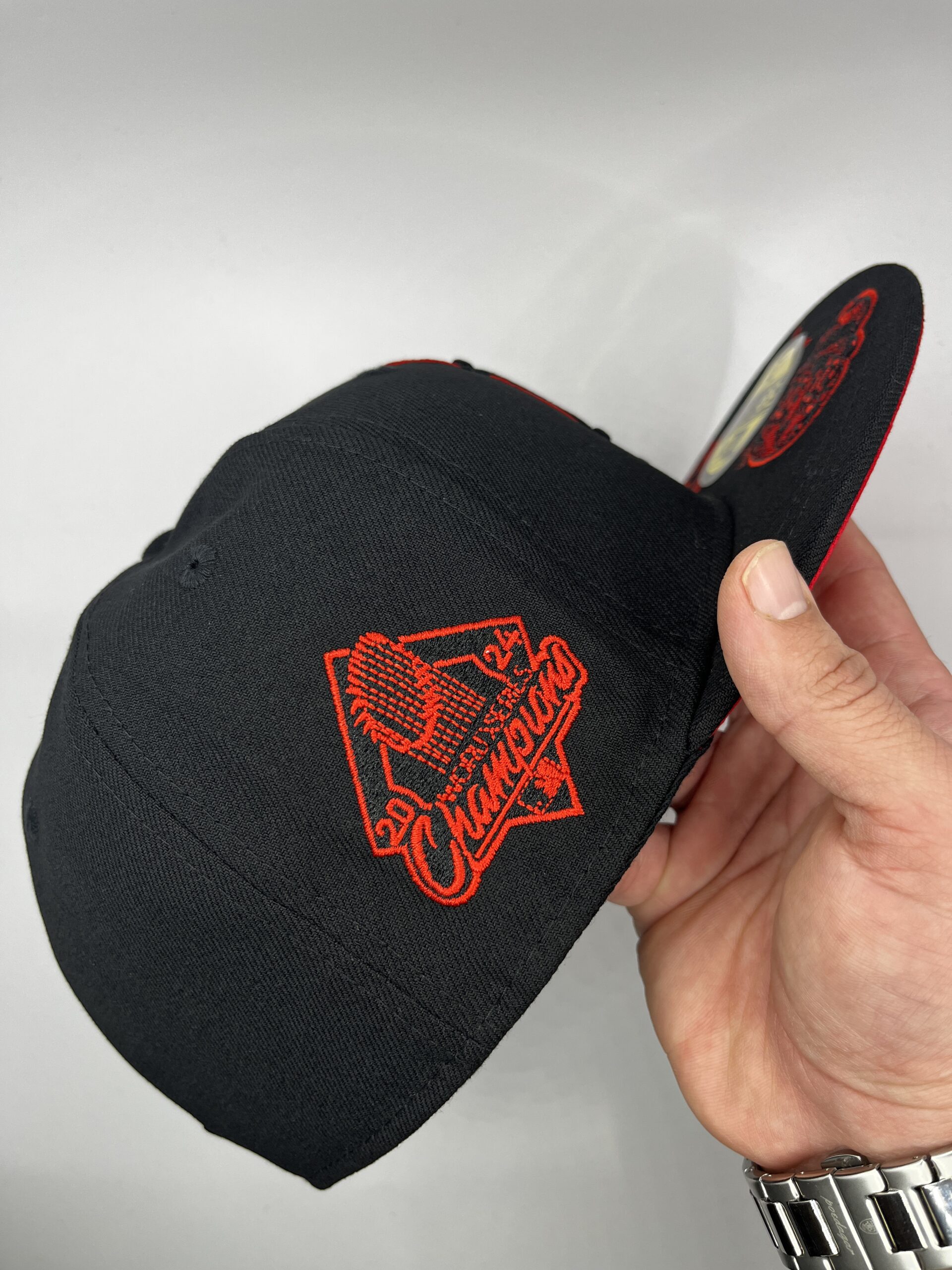 New Era 59FIFTY Los Angeles Dodgers Champions 2024 Llamas Negra Roja Talla 7 3/8 - Image 5