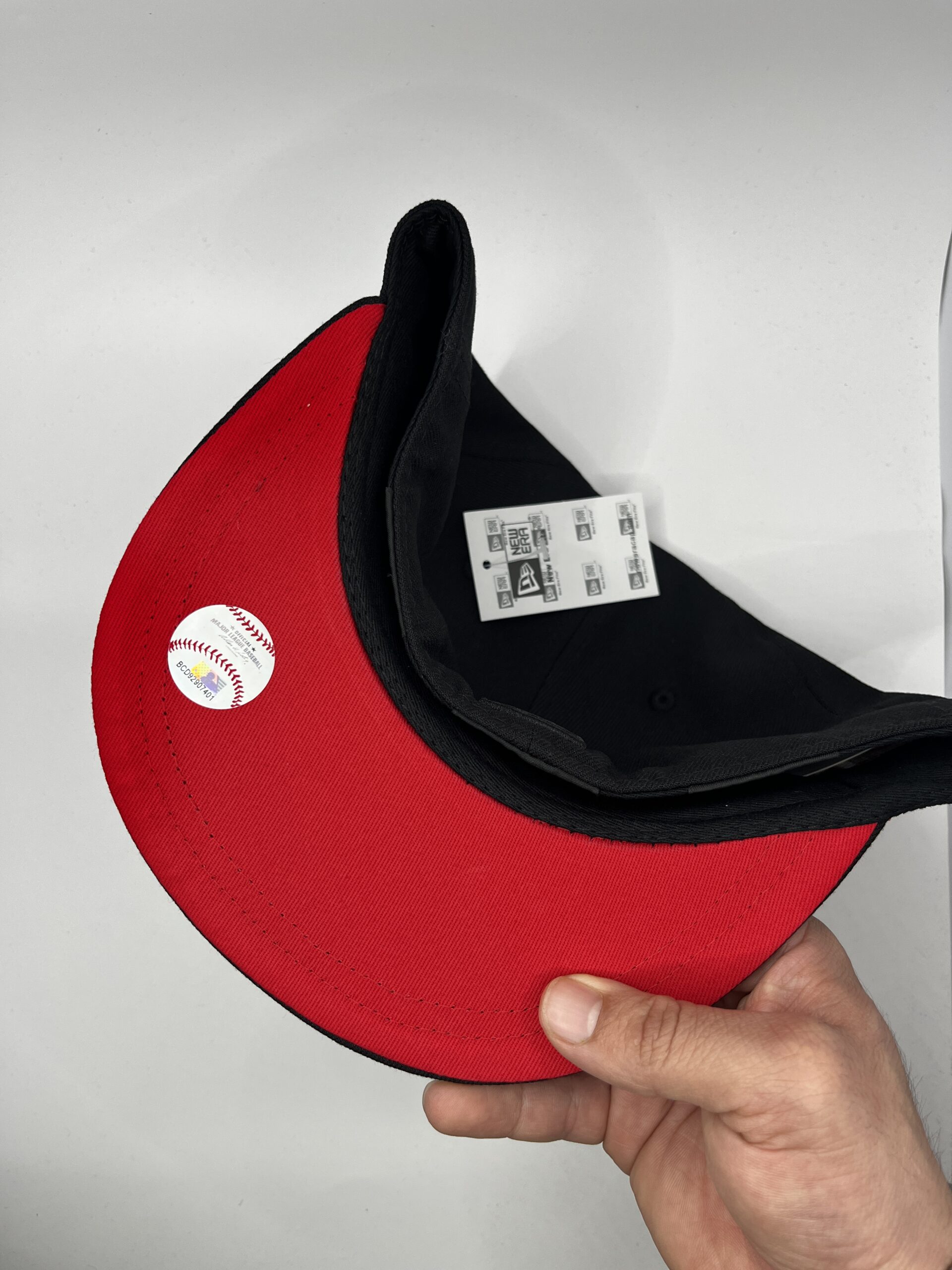 New Era 59FIFTY Los Angeles Dodgers Champions 2024 Llamas Negra Roja Talla 7 3/8 - Image 8