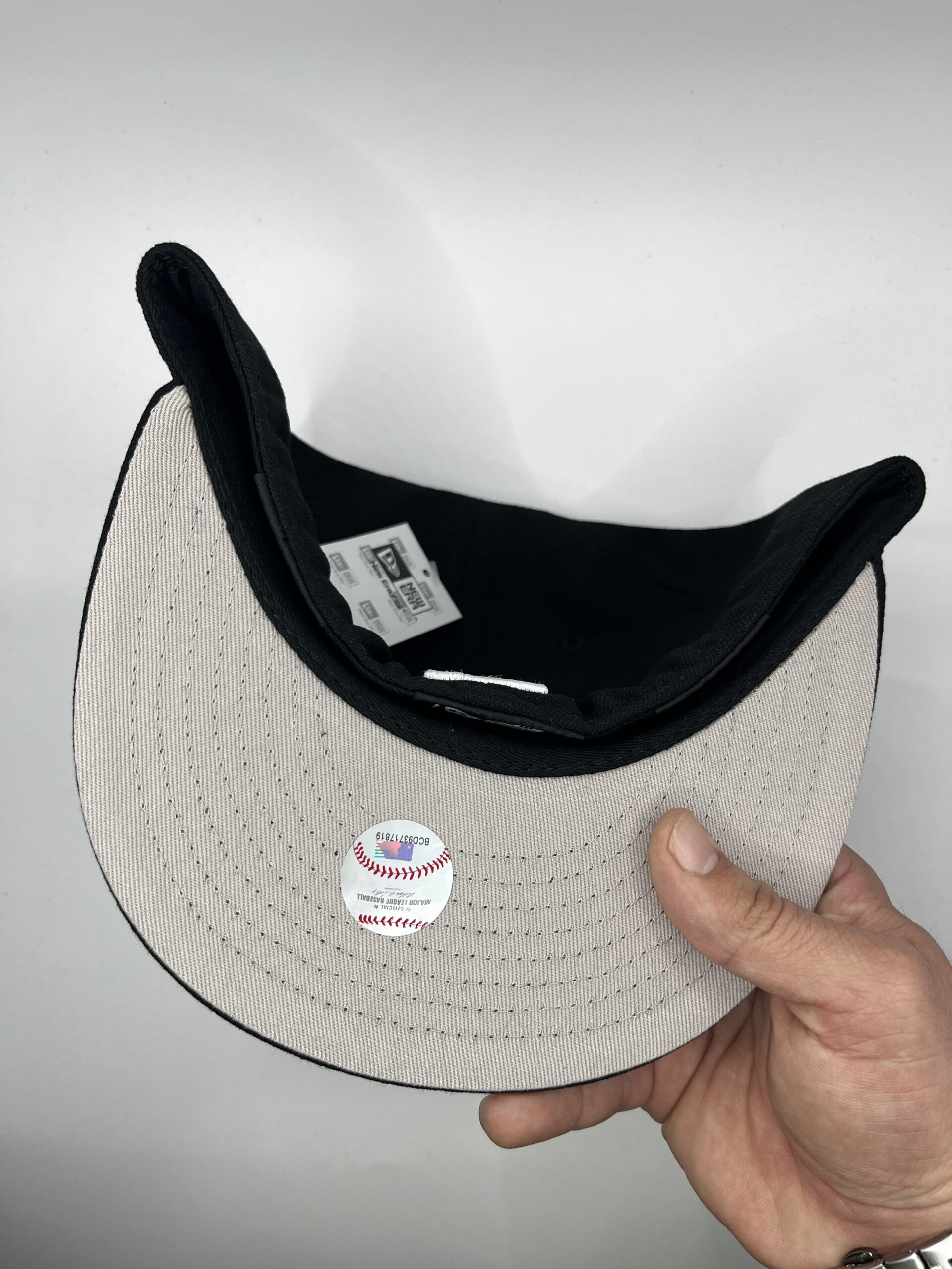 New Era 59FIFTY Los Angeles Dodgers Negra Blanca World Series 2025 Talla 7 1/2 - Image 7