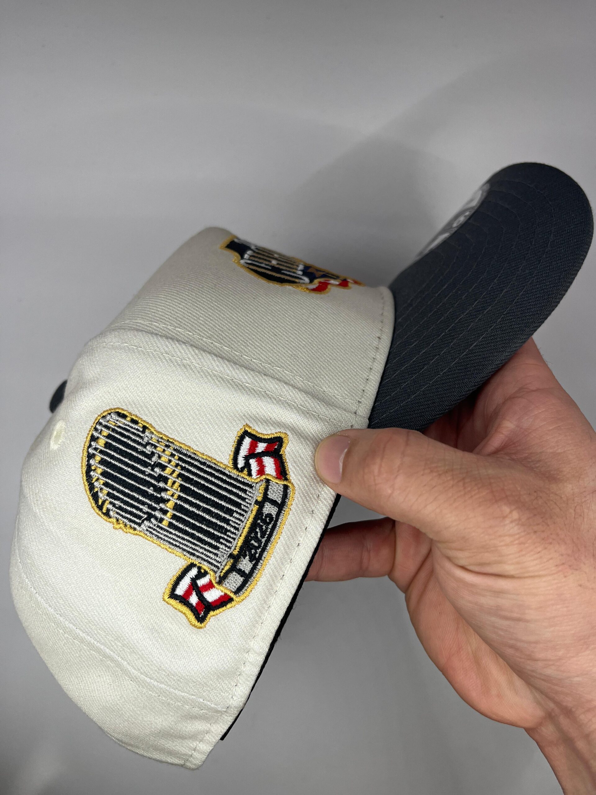 Gorra New Era 9FORTY Los Angeles Dodgers Gris World Series Champions 2025 Ajustable - Image 4