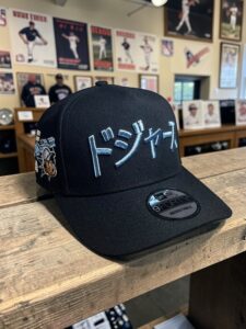 Gorra Los Angeles Dodgers Negra 9FORTY Shohei Ohtani Letras Chinas Azul