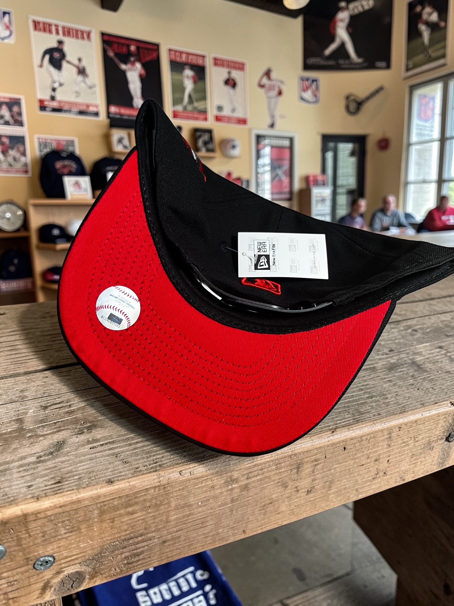 Gorra New York Yankees Negra 9FORTY Parche NY y Besos - Image 6