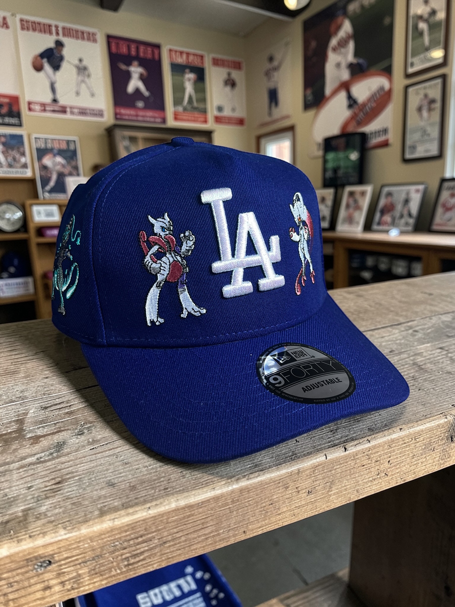 Gorra Pokémon Azul Marino 9FORTY Mewtwo Los Ángeles