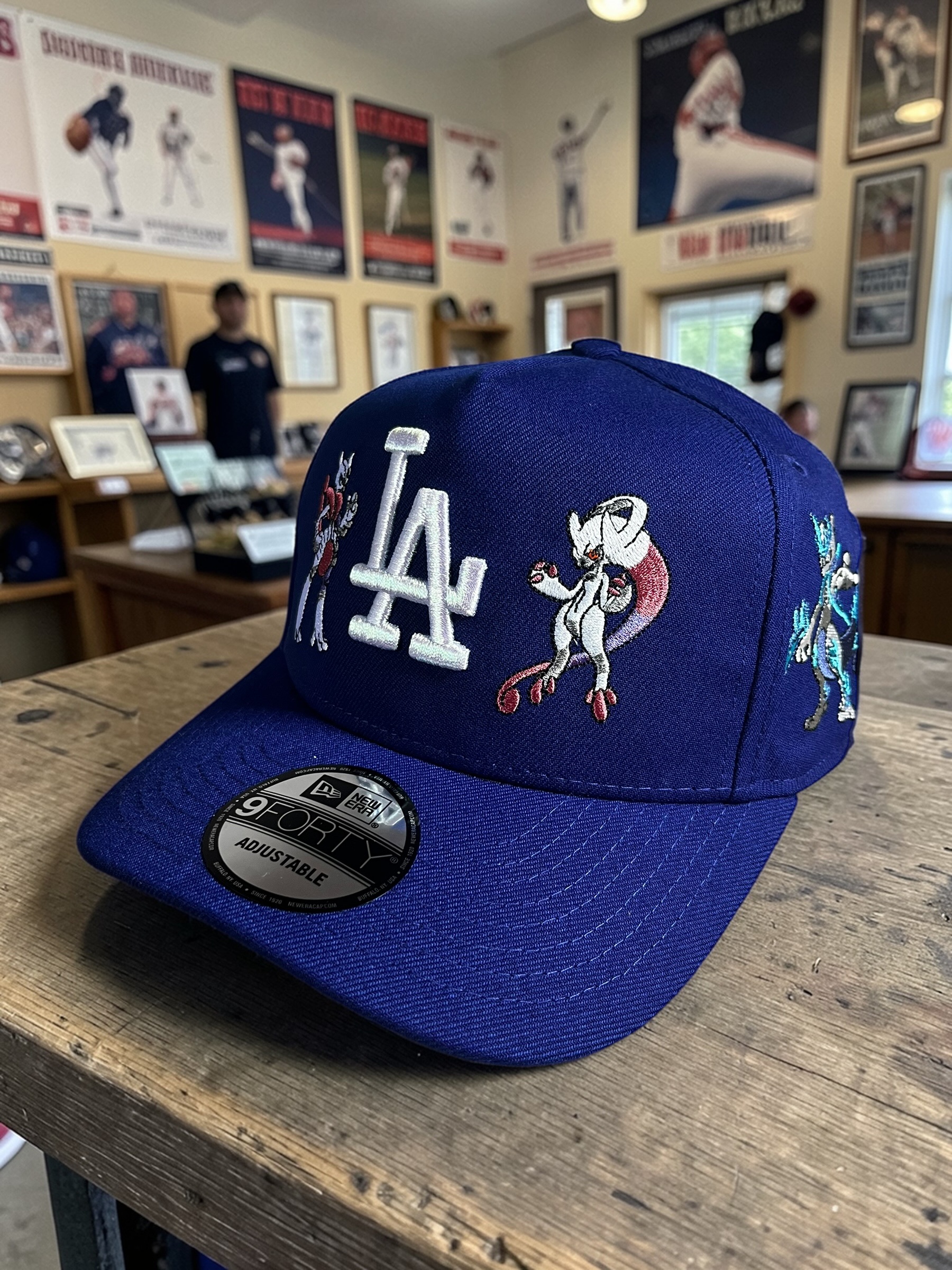 Gorra Pokémon Azul Marino 9FORTY Mewtwo Los Ángeles - Image 3