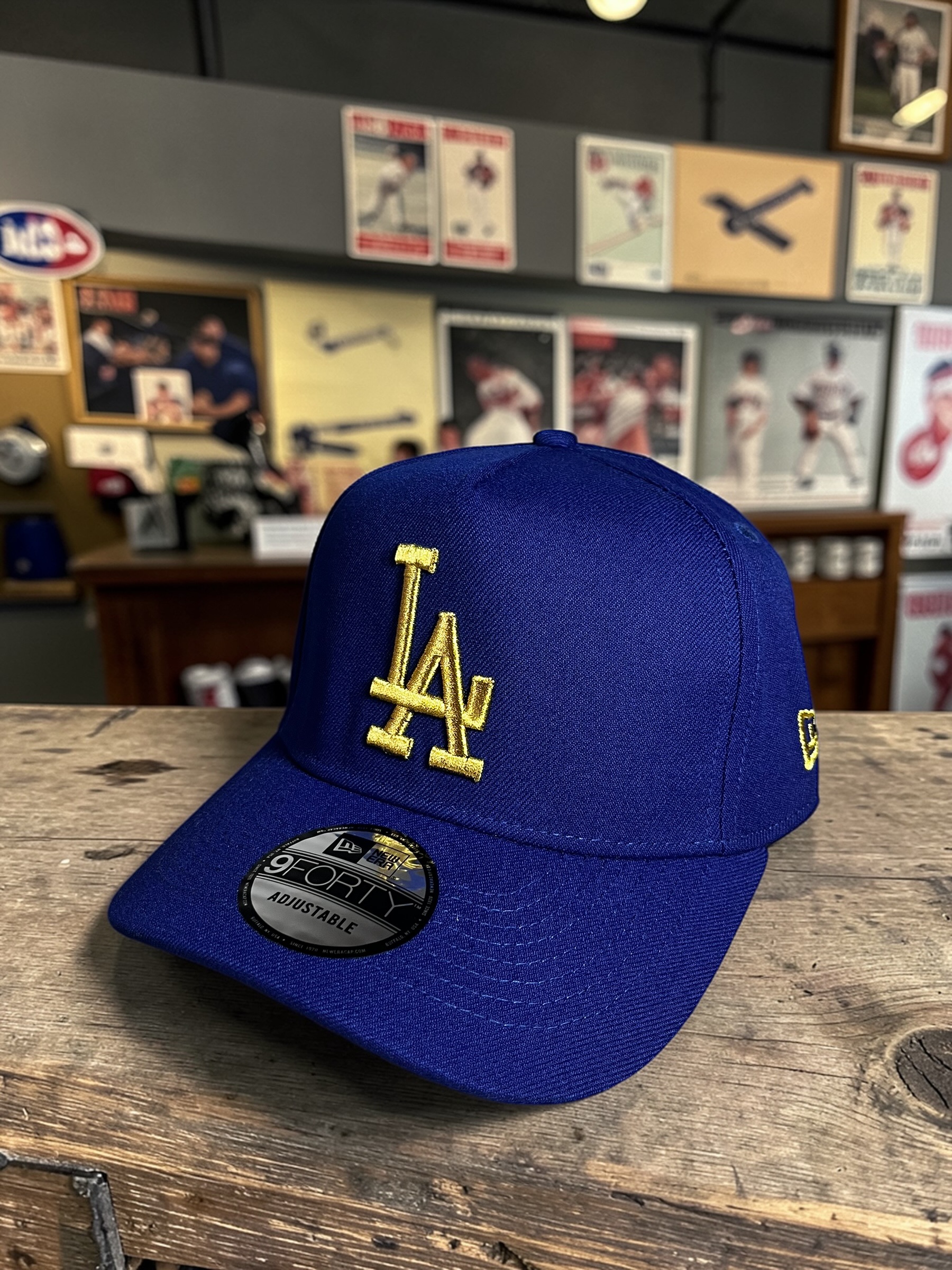 Gorra Los Angeles Dodgers Azul Marino 9FORTY Postseason 2025 Dorada - Image 3