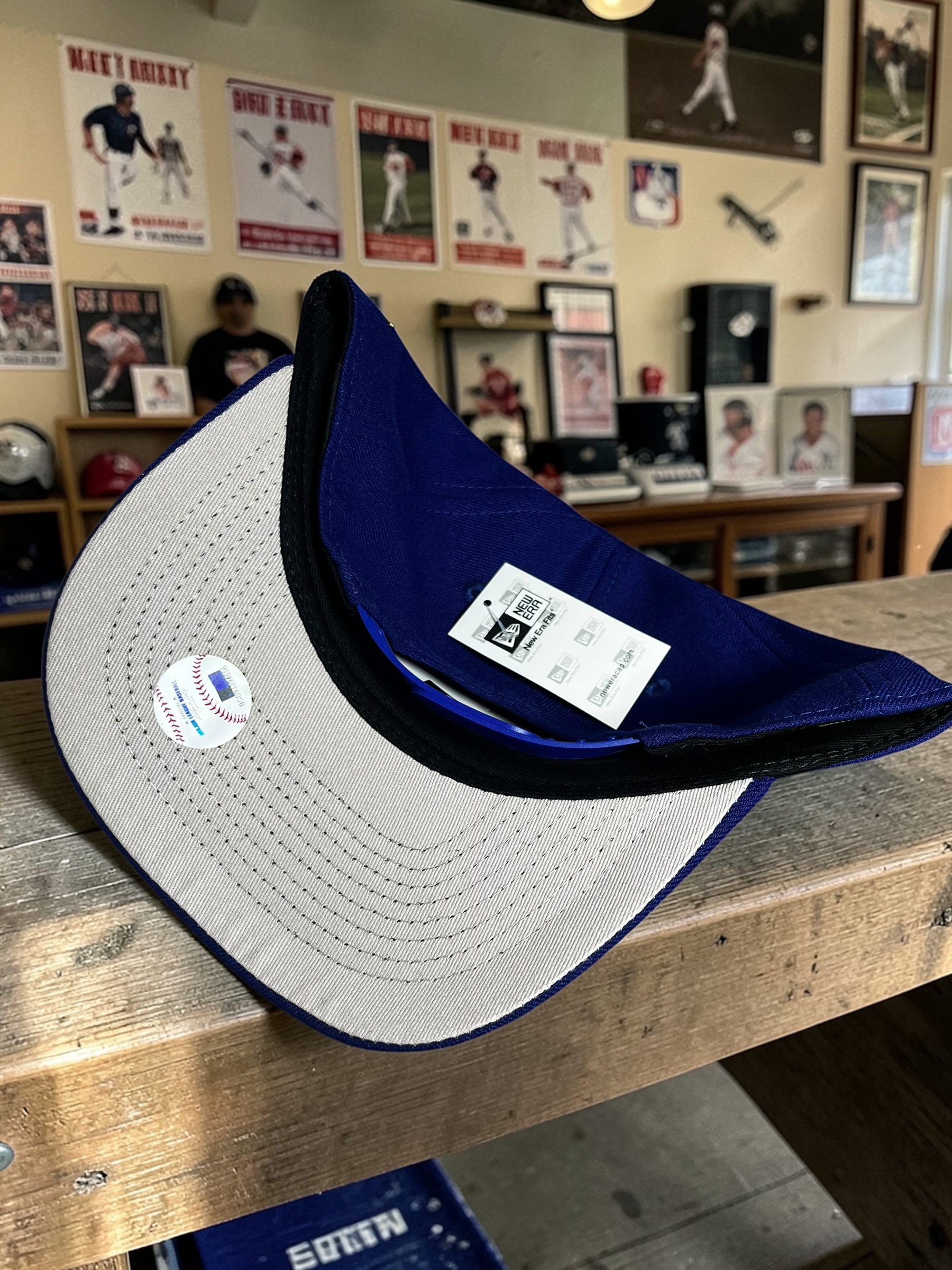 Gorra Los Angeles Dodgers Azul Marino 9FORTY Postseason 2025 Dorada - Image 6