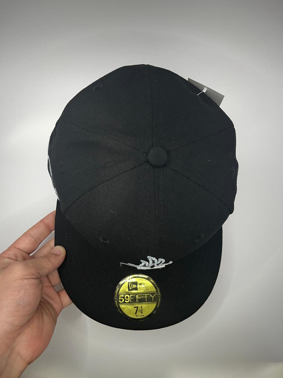 Gorra New Era 59FIFTY Los Ángeles Negra Glow - Image 4