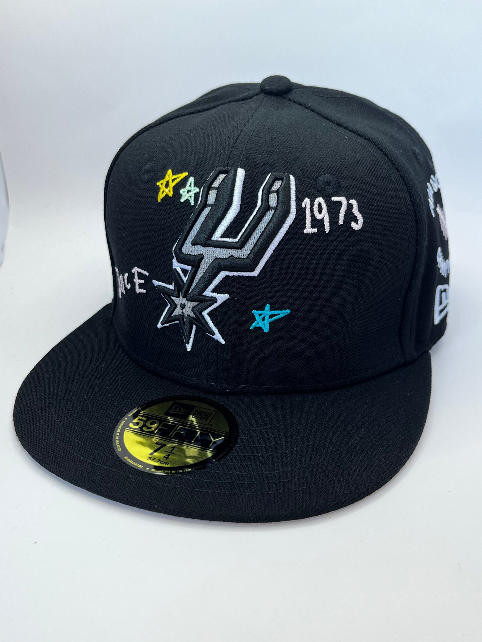 Gorra San Antonio Spurs Negra 59FIFTY New Era | Parche Estrellas 7 1/4 - Image 4