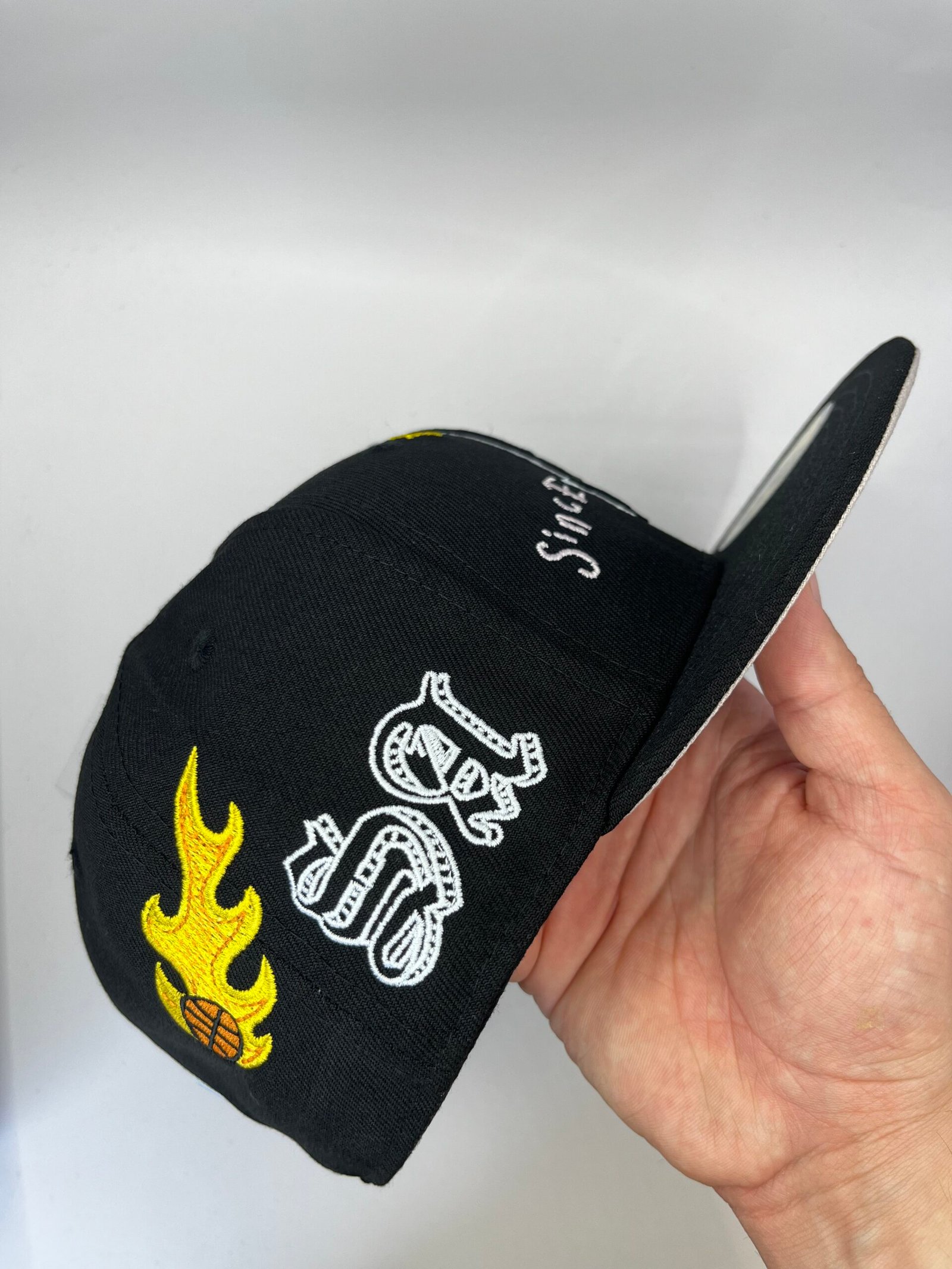 Gorra San Antonio Spurs Negra 59FIFTY New Era | Parche Estrellas 7 1/4 - Image 6