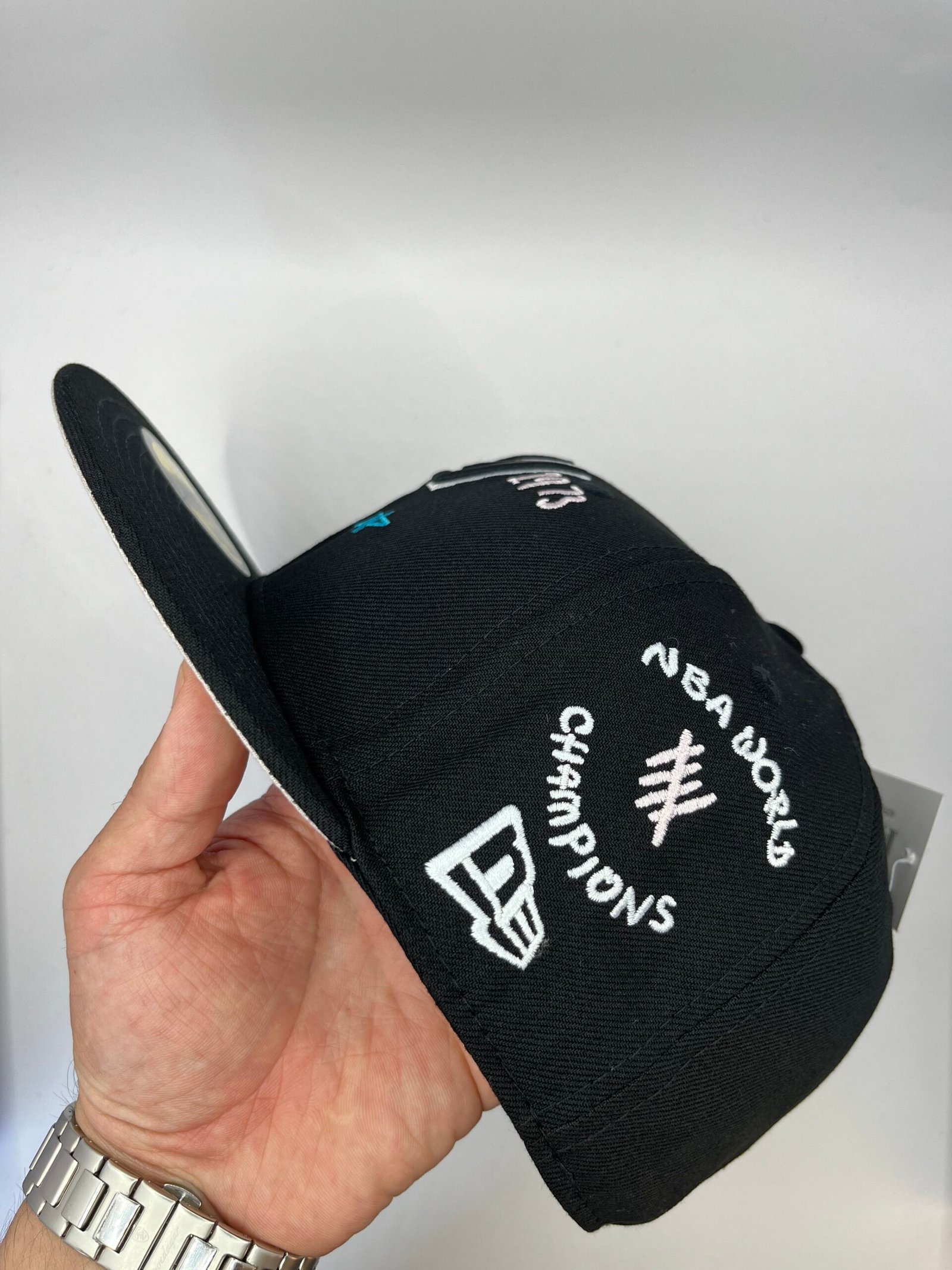 Gorra San Antonio Spurs Negra 59FIFTY New Era | Parche Estrellas 7 1/4 - Image 7